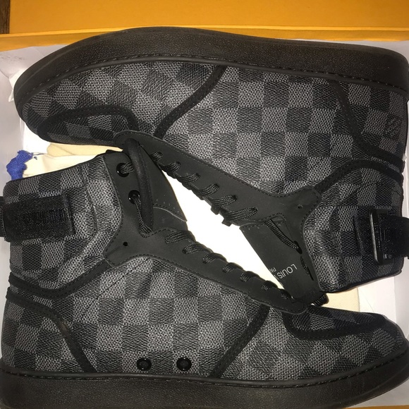 Louis Vuitton men’s sneakers - Picture 1 of 3